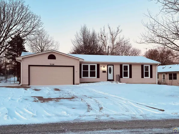 5126 SW Shunga Dr, Topeka, KS 66614