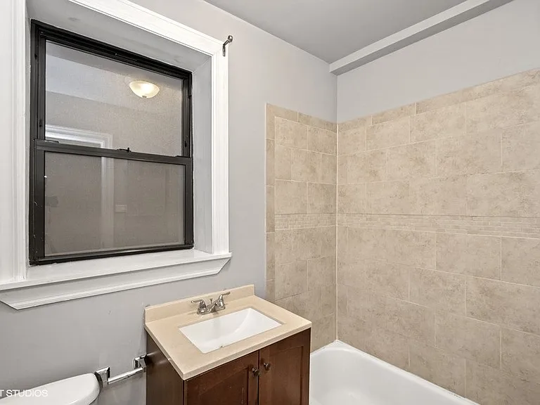 1347 North Dearborn Street — Photo 8