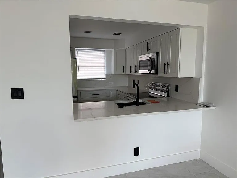 112 Royal Park Dr #4B — Photo 12