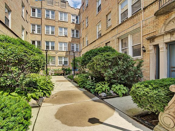 4th image of 842 W Ainslie St APT F2
