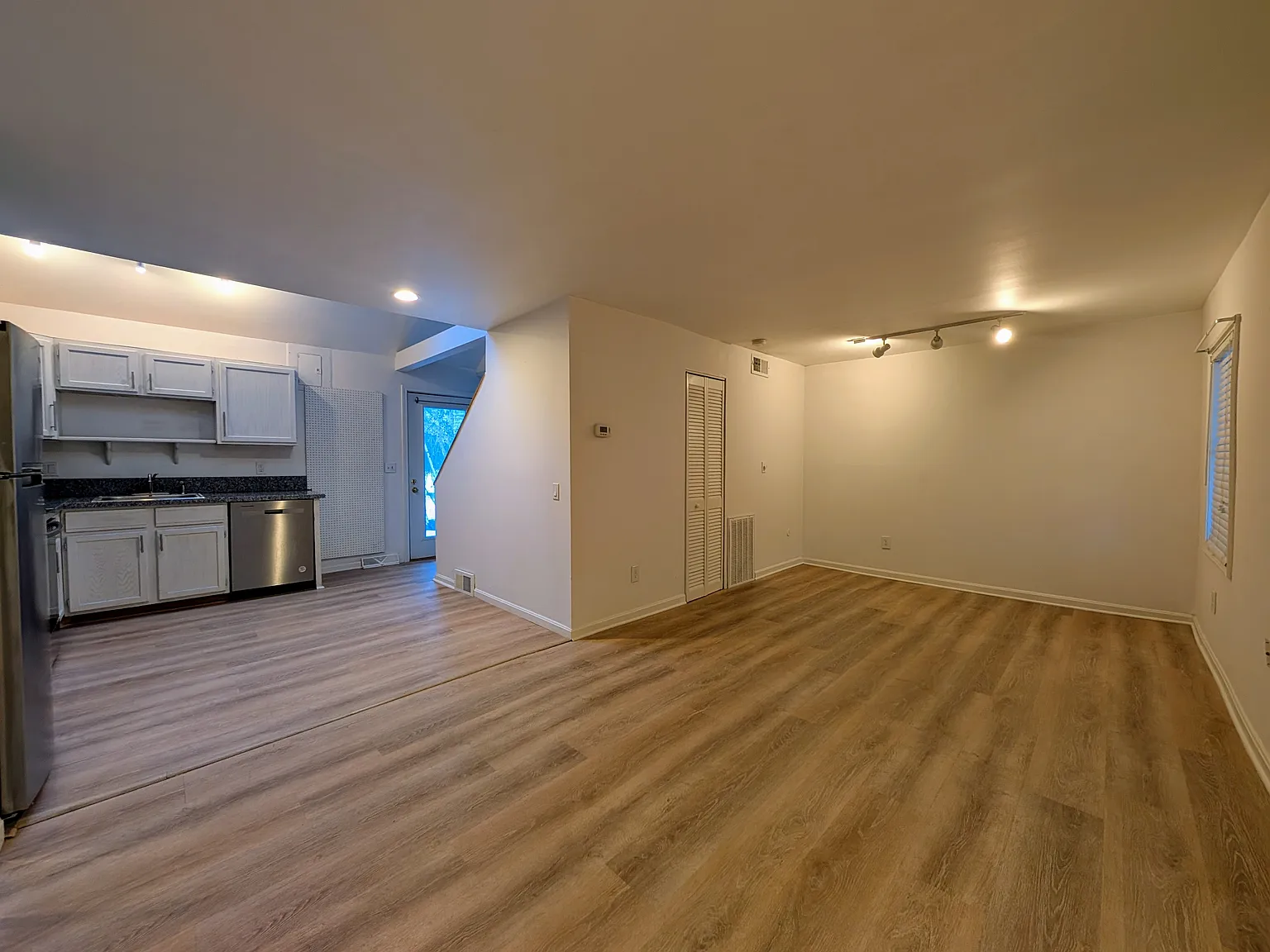 1 bed, 900 sqft, $1,395 — Photo 3