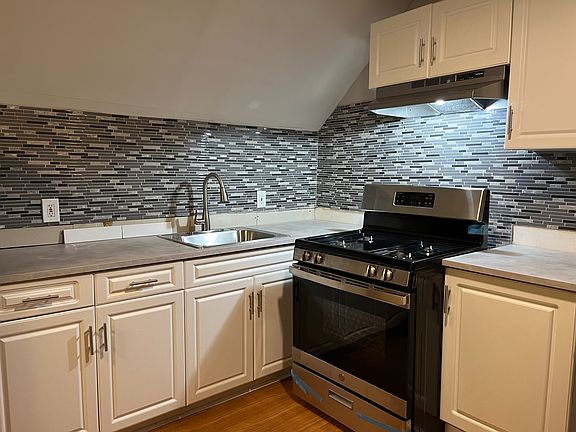 2nd image of 105 1st St #3
