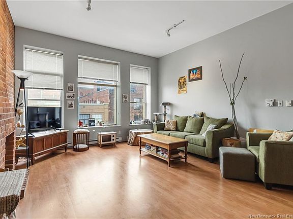 4th image of 850 Main St #302