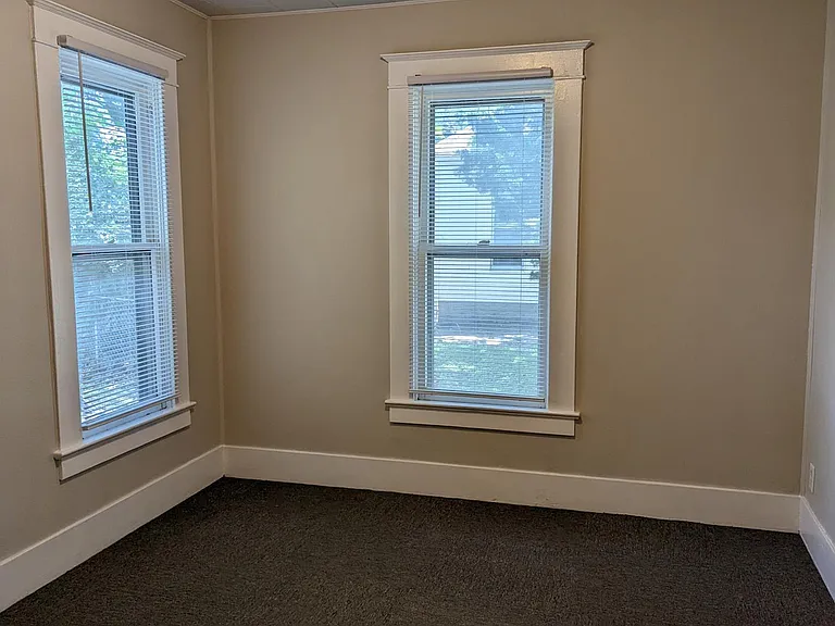 1609 S Barrett Ave — Photo 12