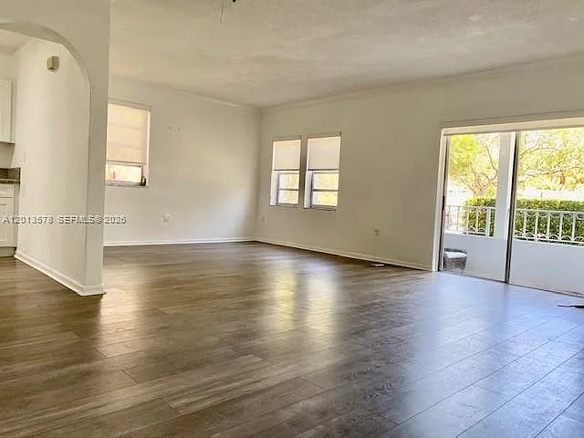 517 Menendez Ave #- — Photo 28
