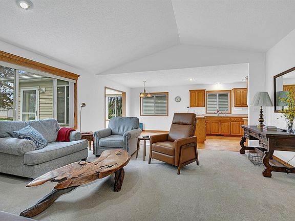 3rd image of 75 Willow Creek Dr