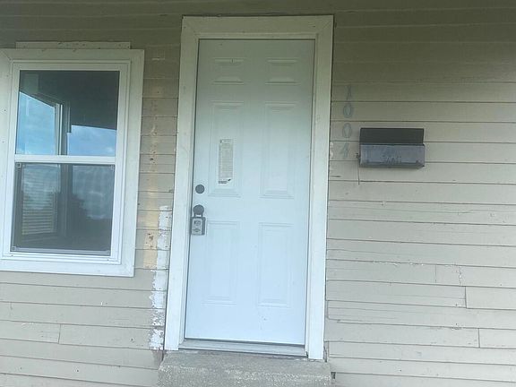 2nd image of 1004 E Jefferson Vis