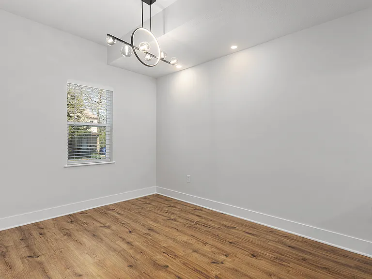 2027 Agnes Ave — Photo 4
