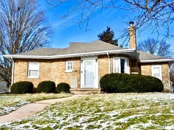 502 W 11th St, Sterling, IL 61081