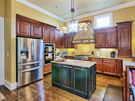 5th image of 1065 Dogwood Way
