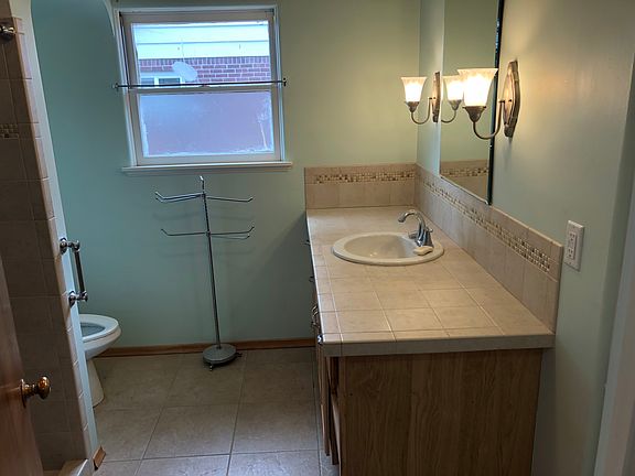 Upsatairs bathroom