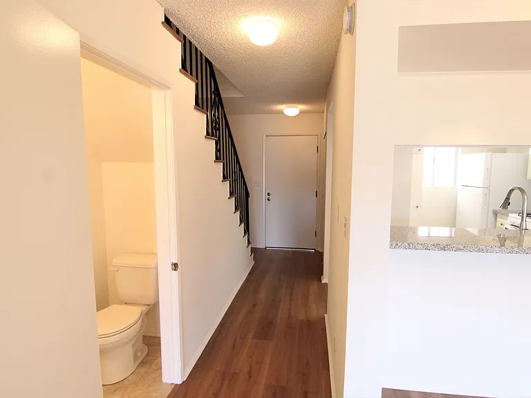 13552 Burbank Blvd #3 — Photo 15
