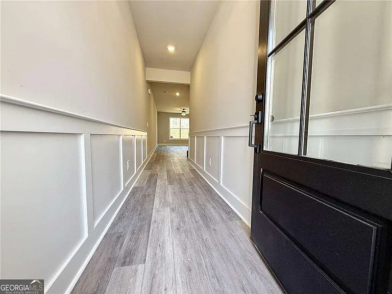 5704 Urban Vlg W — Photo 4