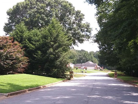 4th image of 2204 Thames Dr SE