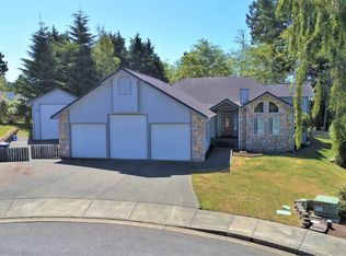 936 Overglen Ct, Brookings, OR 97415