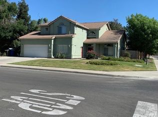 875 E Willow Cir, Hanford, CA 93230