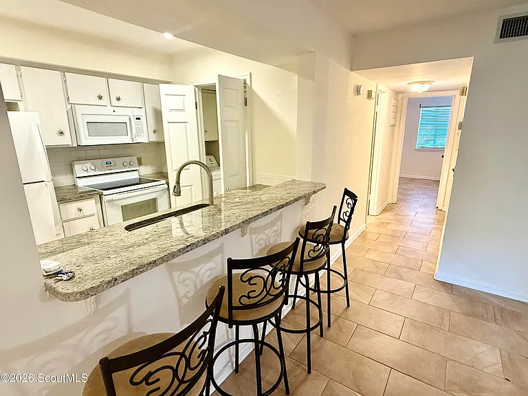 227 Walmar Grv — Photo 3