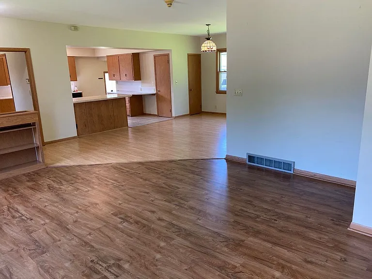 602 W Strowbridge St — Photo 8