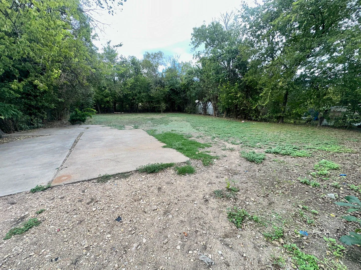Four bedroom home with two bathrooms available — Photo 2