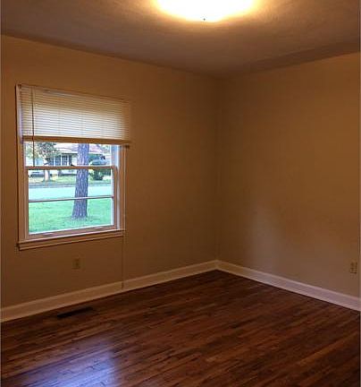 5th image of 1710 W Whitney Ave