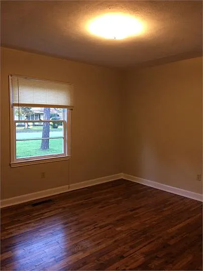 1710 W Whitney Ave — Photo 5