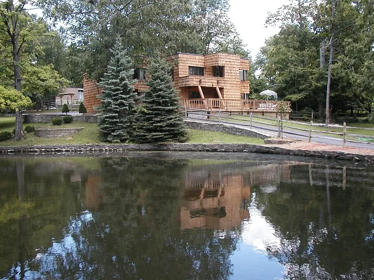 1650 Colonial Dr — Photo 3