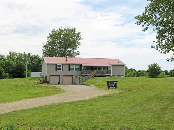 22812 S Valley Rd, Pleasant Hill, MO 64080