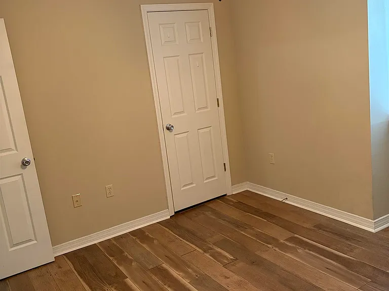 913 W Rothland St #A — Photo 26
