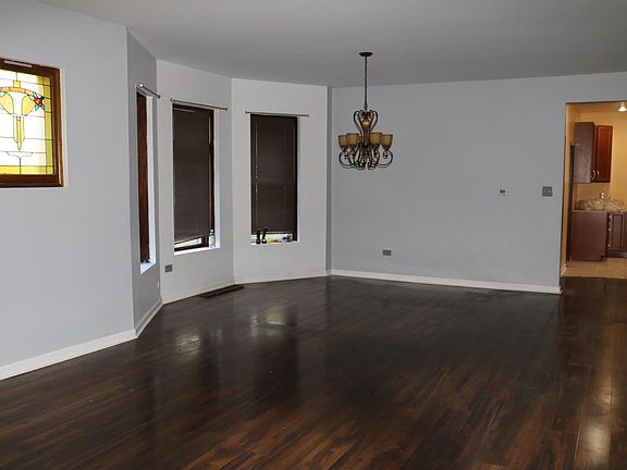3rd image of 2521 Grunewald St #1