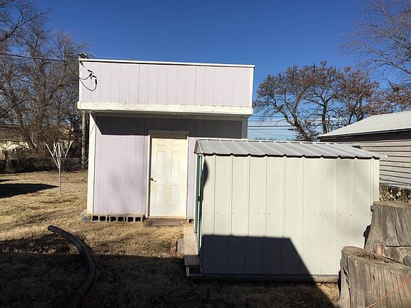 4th image of 936 W 5th St