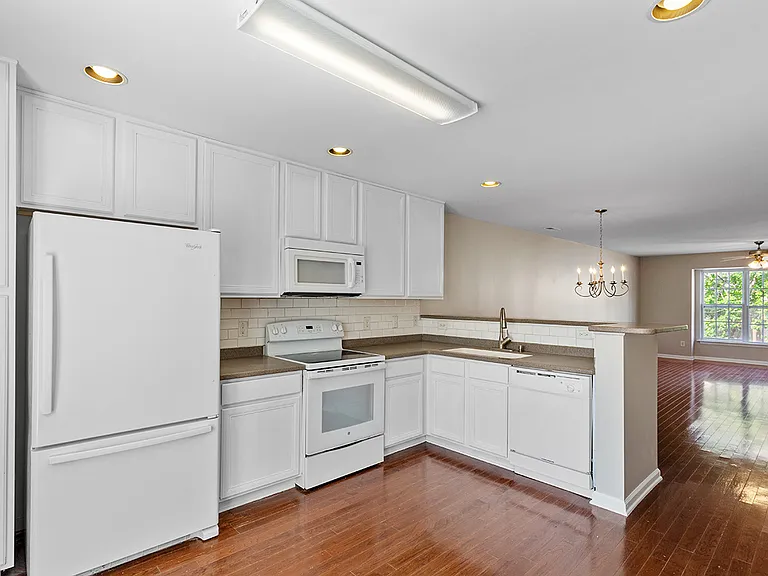 10028 Blackwell Dr — Photo 5