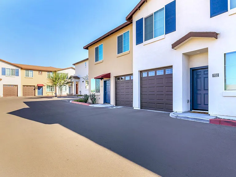 San Luciano Townhomes — Photo 13