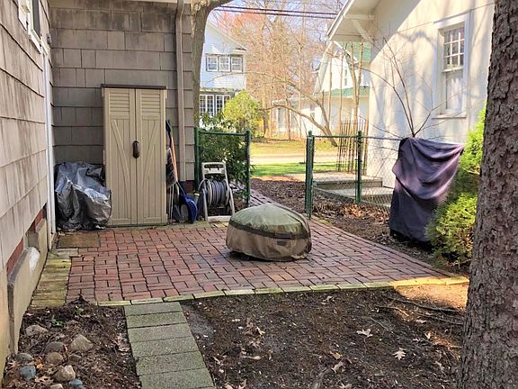 5th image of 704 Sunset Ln