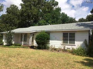 701 Sycamore Dr, Burkburnett, TX 76354