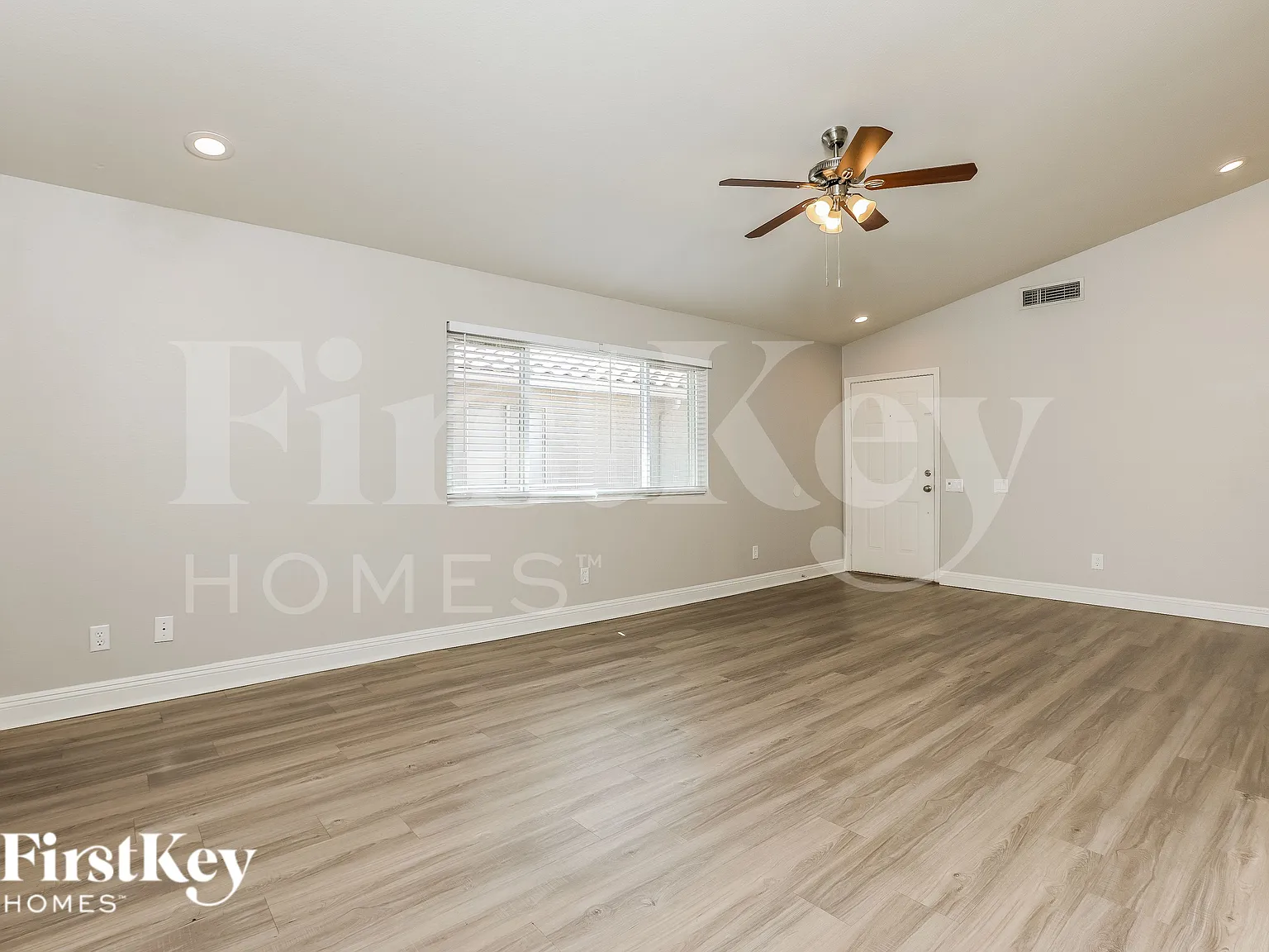 3 bed, 2.0 bath, 1443 sqft, $2,175 — Photo 4