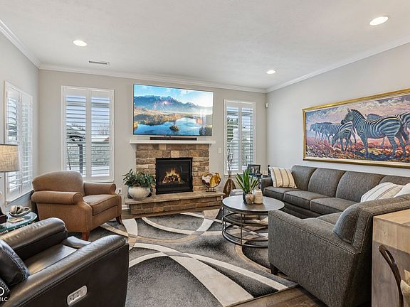5th image of 3741 Woodvine Dr