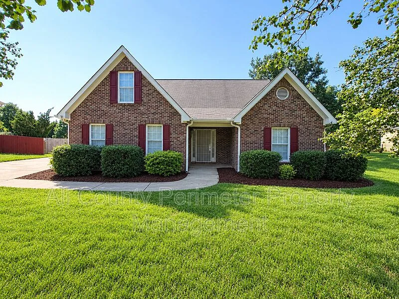 4 bed, 2.0 bath, 2412 sqft, $2,295 — Photo 1