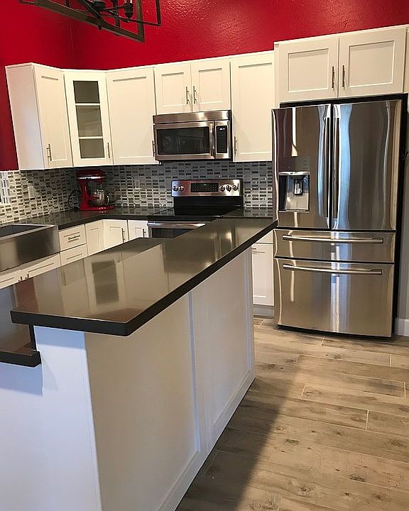2nd image of 2334 W Myrtle Ave
