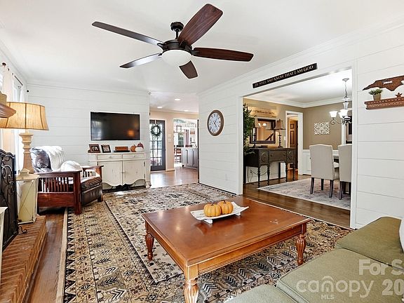 5th image of 434 Chadmore Dr