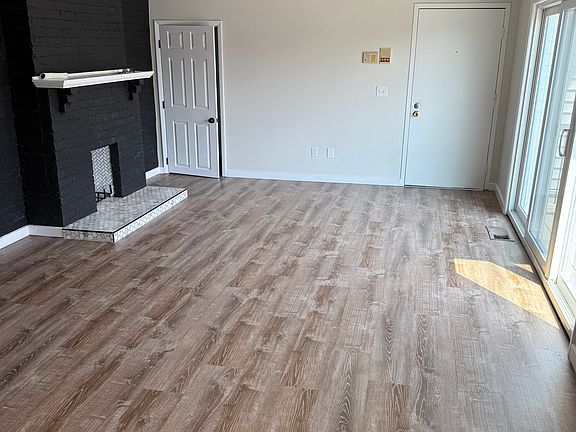 4th image of 2219 Kenton St #1W