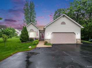 2667 Castle Rock Ct, Howell, MI 48843