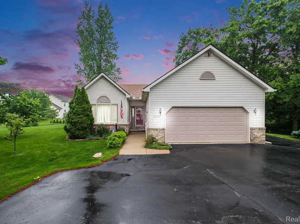 2667 Castle Rock Ct, Howell, MI 48843