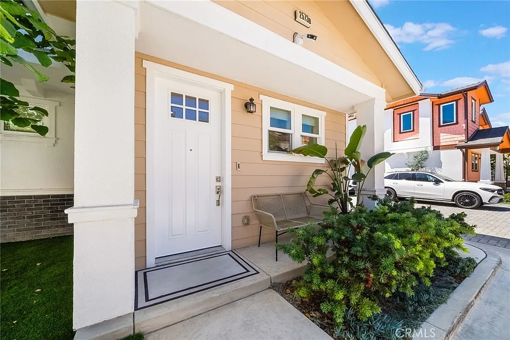 4 bed, 3.5 bath, 2229 sqft, $7,995 — Photo 3