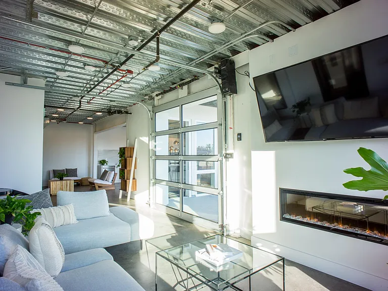 19J Midtown — Photo 37