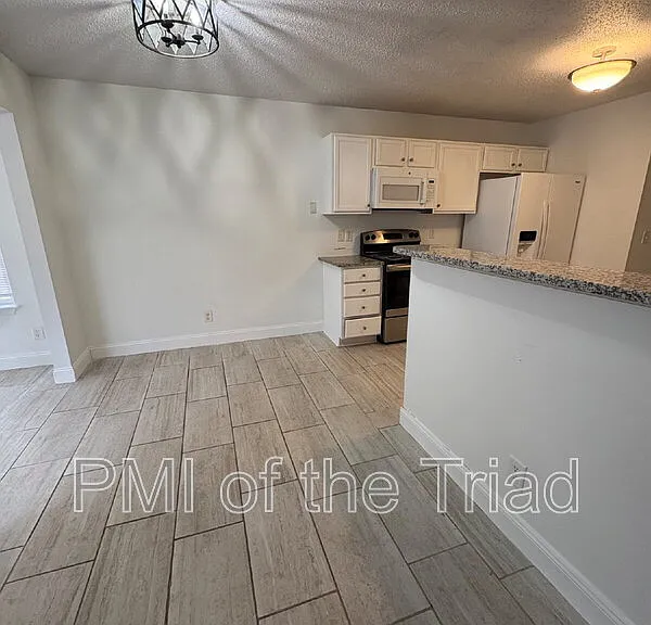 202 Kinnley Ct — Photo 7