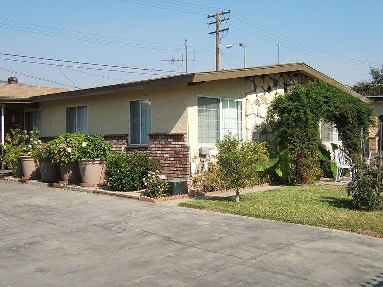 Front exterior w/security gate!