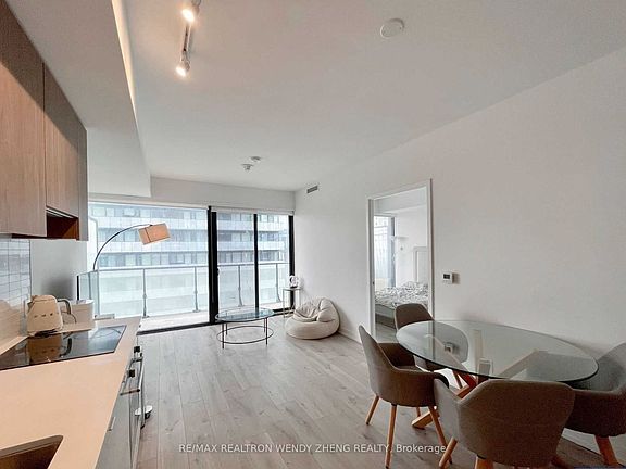 4th image of 161 Roehampton Ave #1207