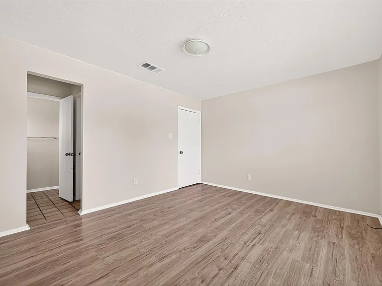 9903 Kent Towne Ln — Photo 31