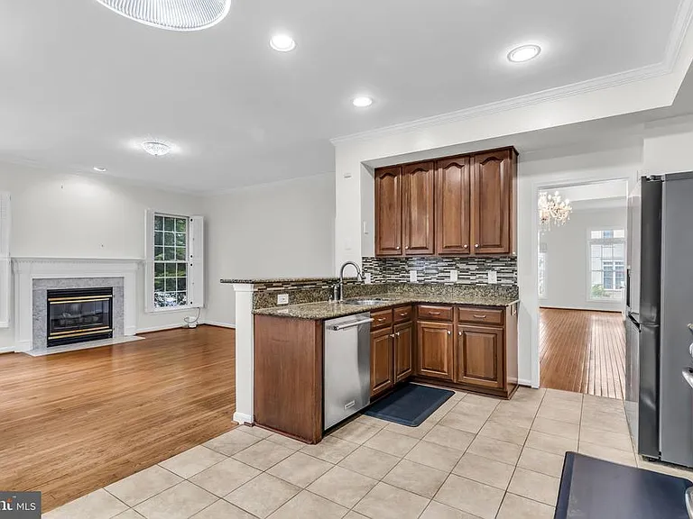6618 Frost Lake Ln — Photo 12