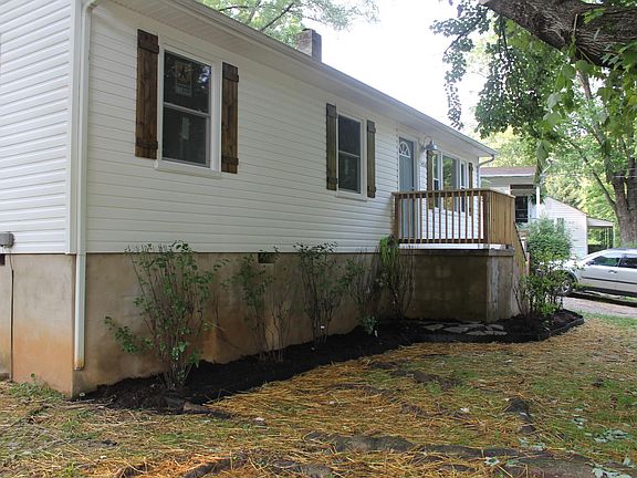 2nd image of 1416 Templeton Ave NE